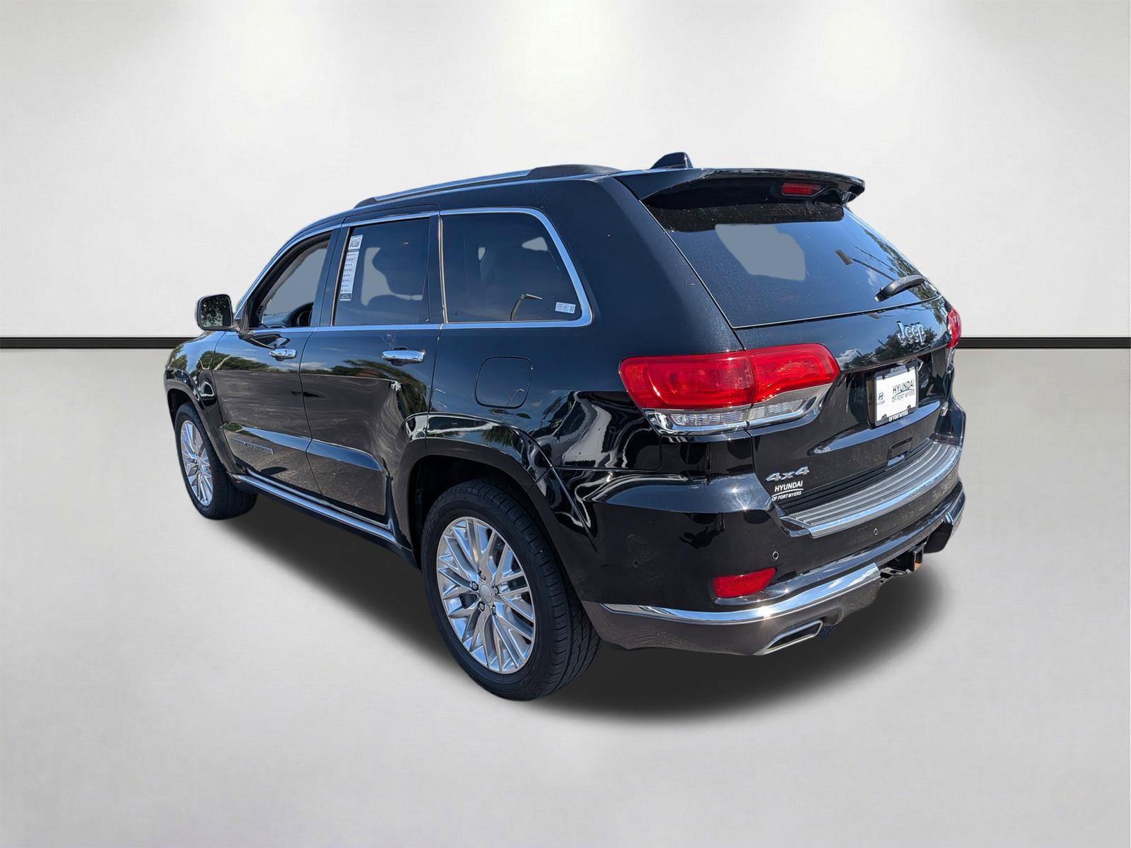 Used 2017 Jeep Grand Cherokee Summit AWD/4WD image 6