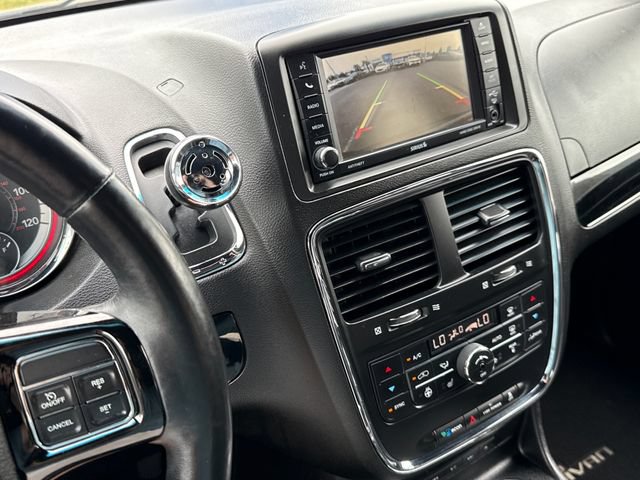 Used 2016 Dodge Grand Caravan SXT FWD image 25