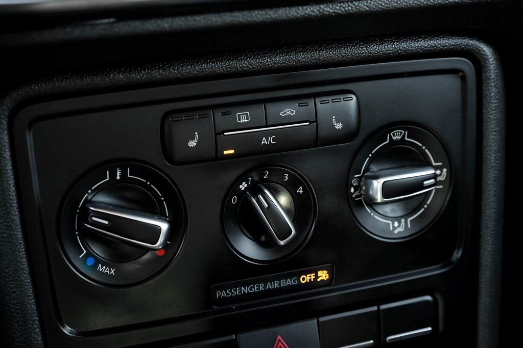 Used 2014 Volkswagen Beetle R-Line image 22