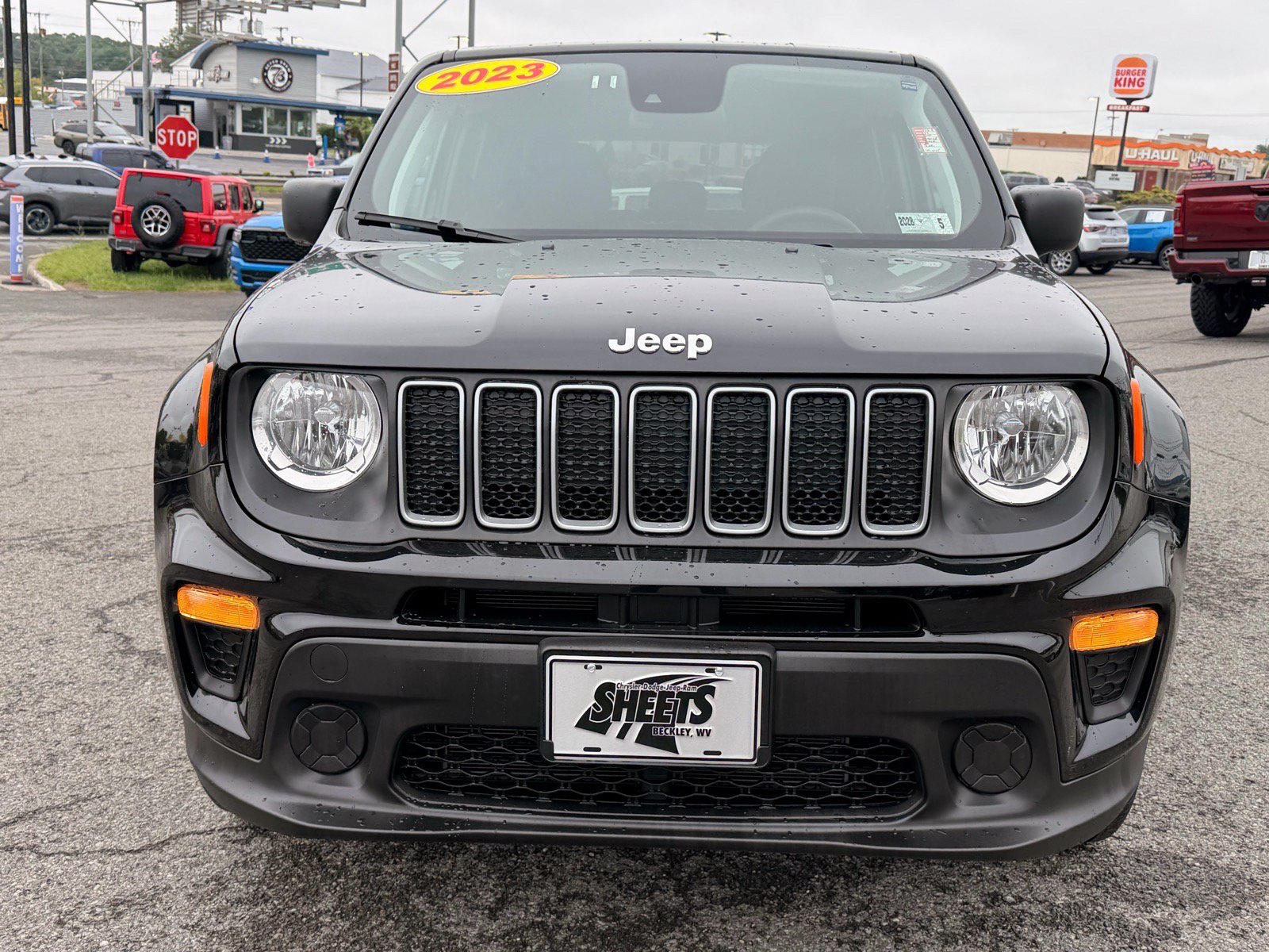 Used 2023 Jeep Renegade Latitude AWD/4WD image 9