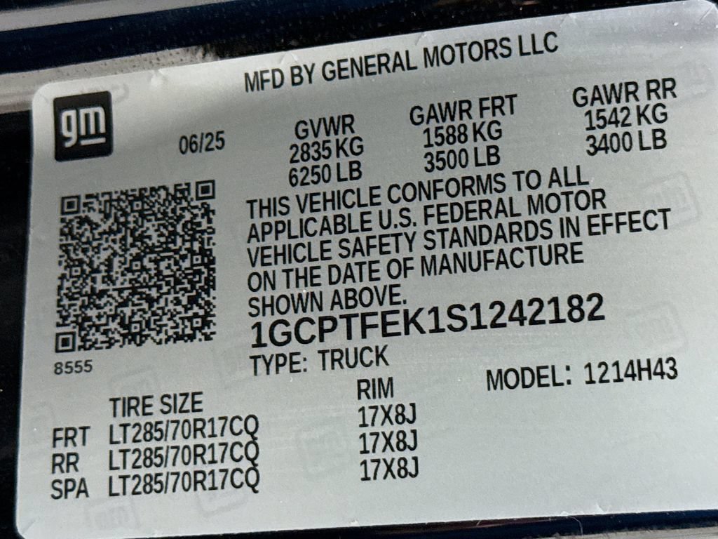 Used 2025 Chevrolet Colorado ZR2 w/ Technology Package AWD/4WD image 35