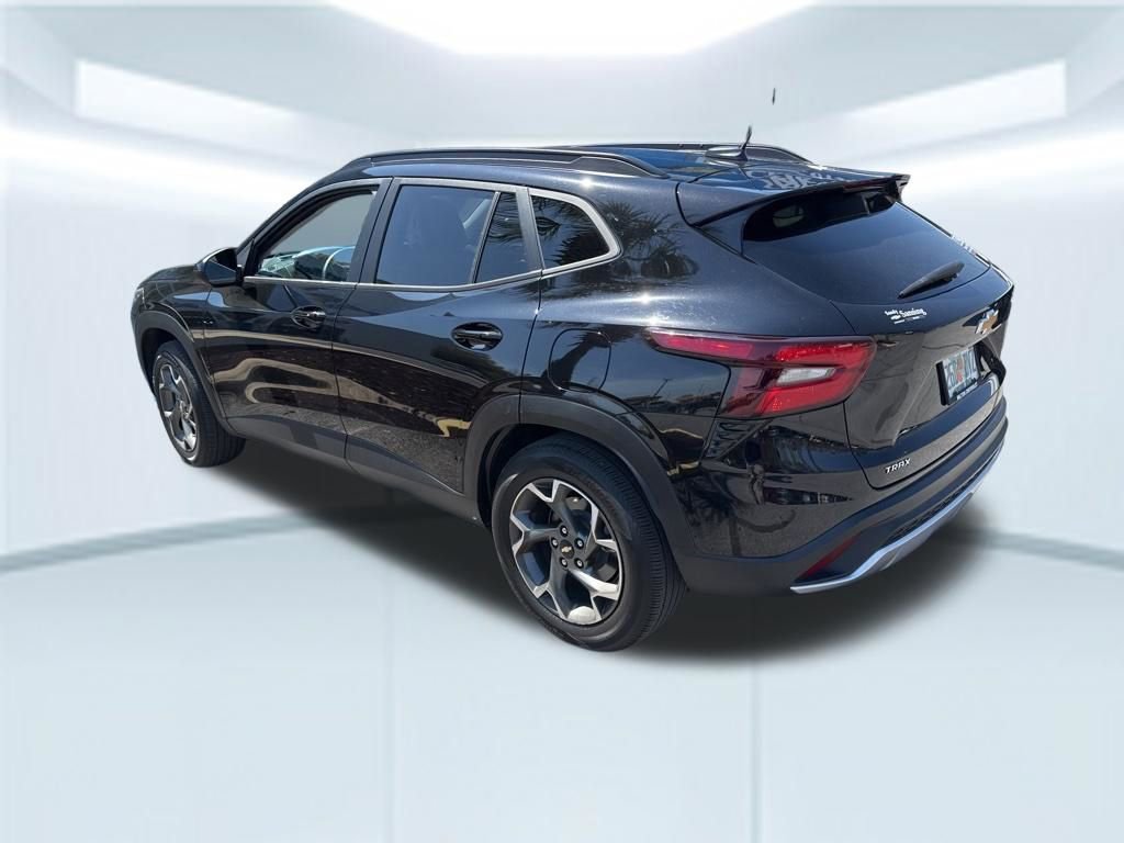 Used 2024 Chevrolet Trax LT w/ Driver Confidence Package image 12