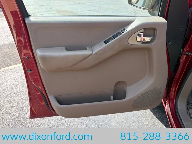 Used 2013 Nissan Frontier SV w/ SV Value Truck Pkg AWD/4WD image 22