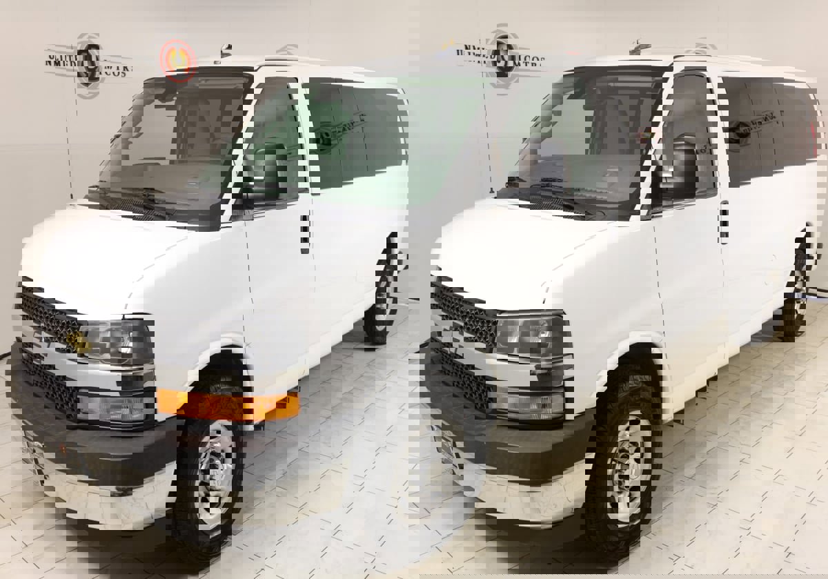 Used 2019 Chevrolet Express 3500 LT w/ LT Preferred Equipment Group RWD image 5