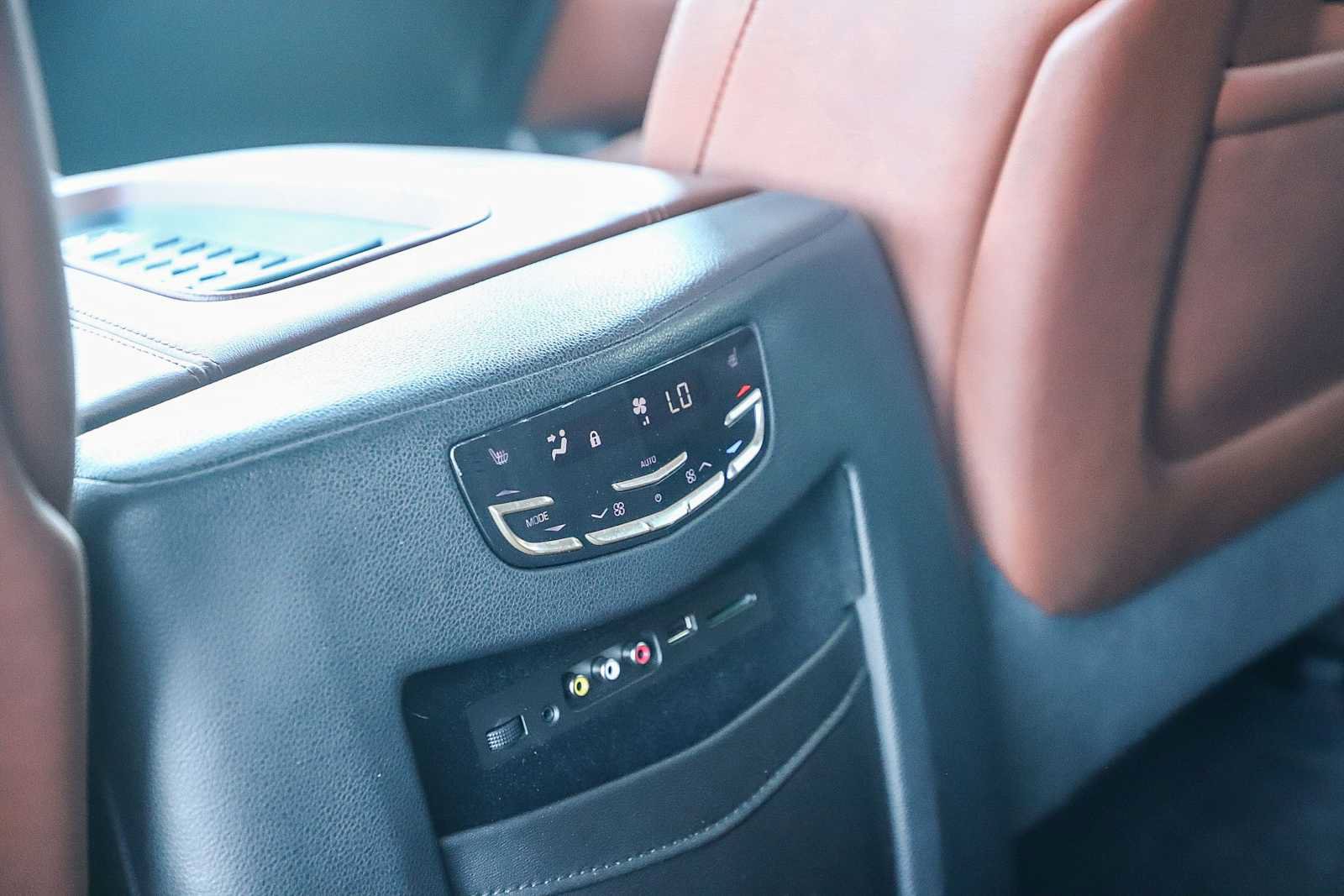 Used 2016 Cadillac Escalade ESV Premium AWD/4WD image 24