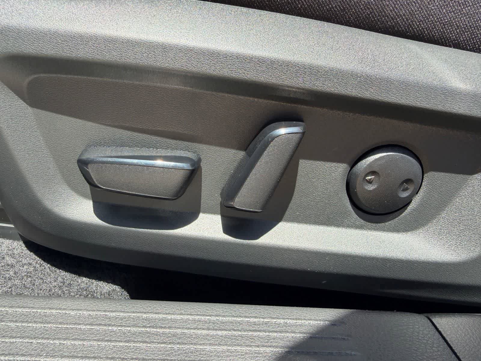 New 2026 Nissan Rogue SV FWD image 15