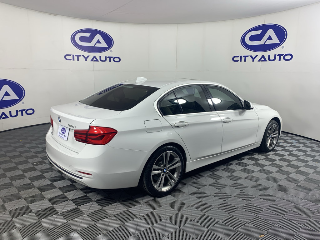 Used 2018 BMW 330i Sedan RWD image 3