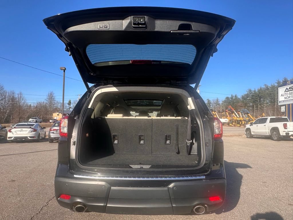 Used 2023 Subaru Ascent Limited w/ Technology Package AWD/4WD image 5