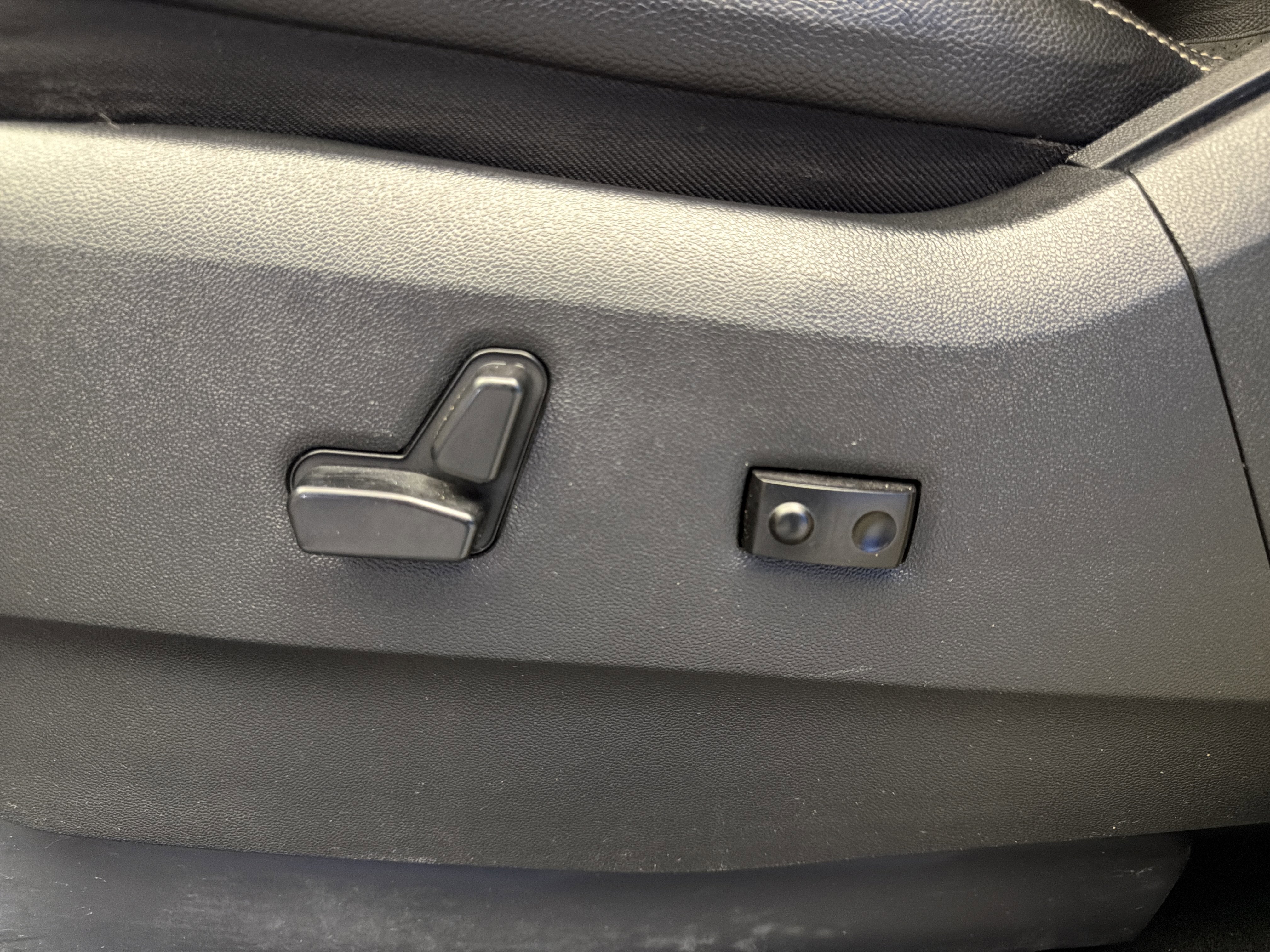 Used 2020 Dodge Grand Caravan SXT FWD image 12