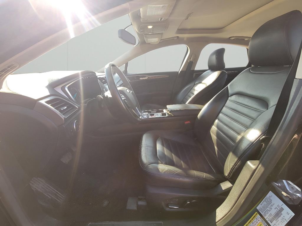 Used 2017 Ford Fusion SE w/ Fusion SE Technology Package image 11