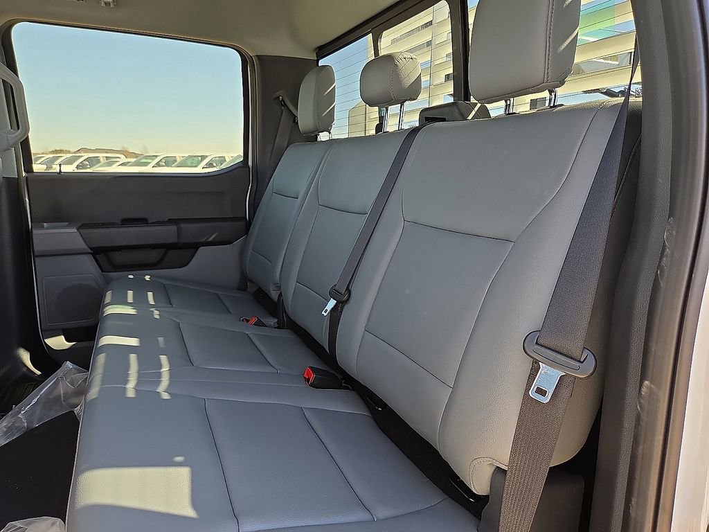 New 2026 Ford F350 4x4 Crew Cab DRW Super Duty image 14