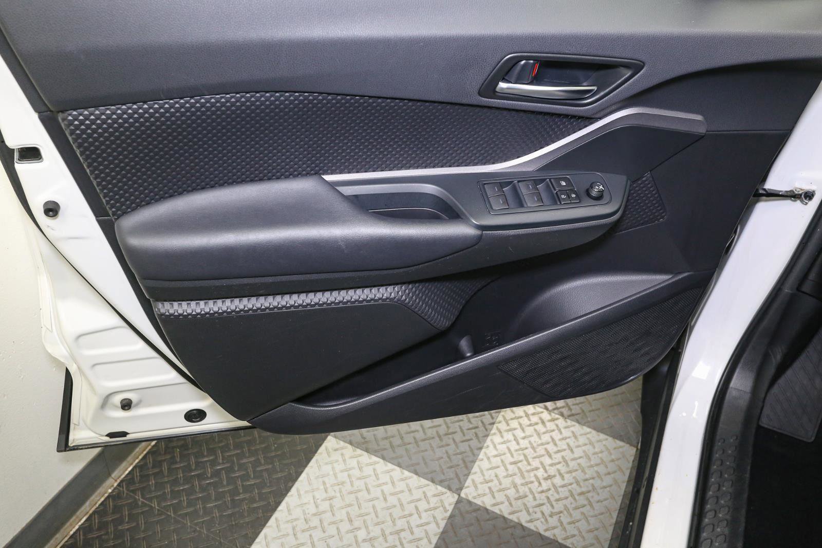 Used 2021 Toyota C-HR LE image 42