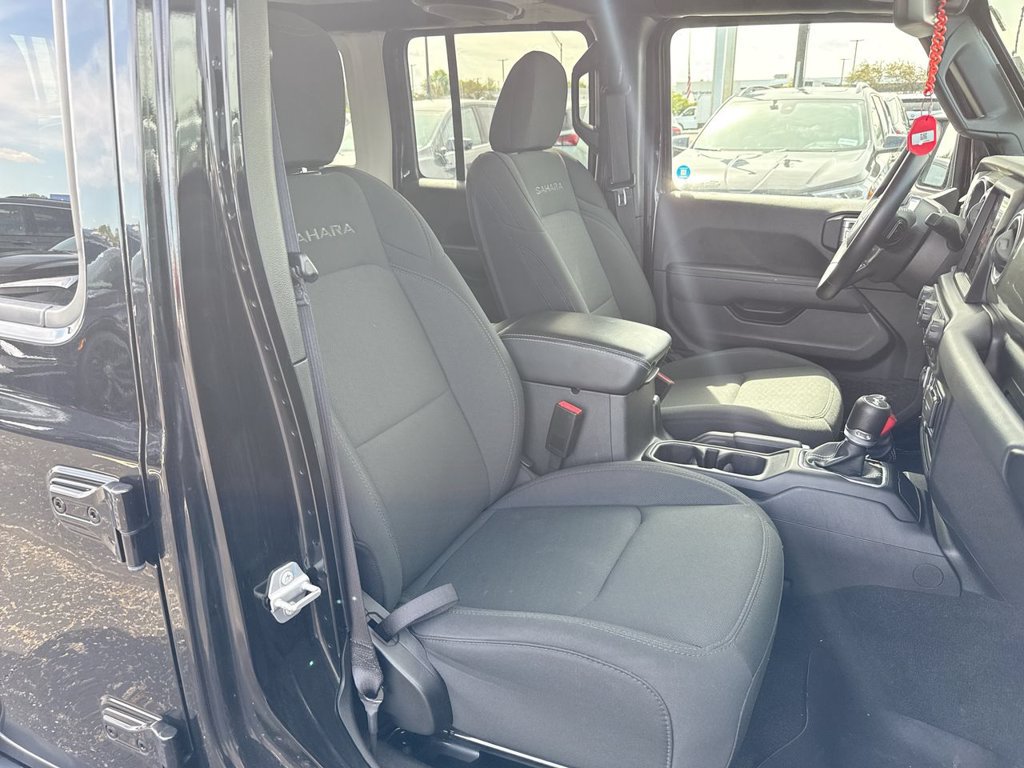 Used 2022 Jeep Wrangler Unlimited Sahara AWD/4WD image 25