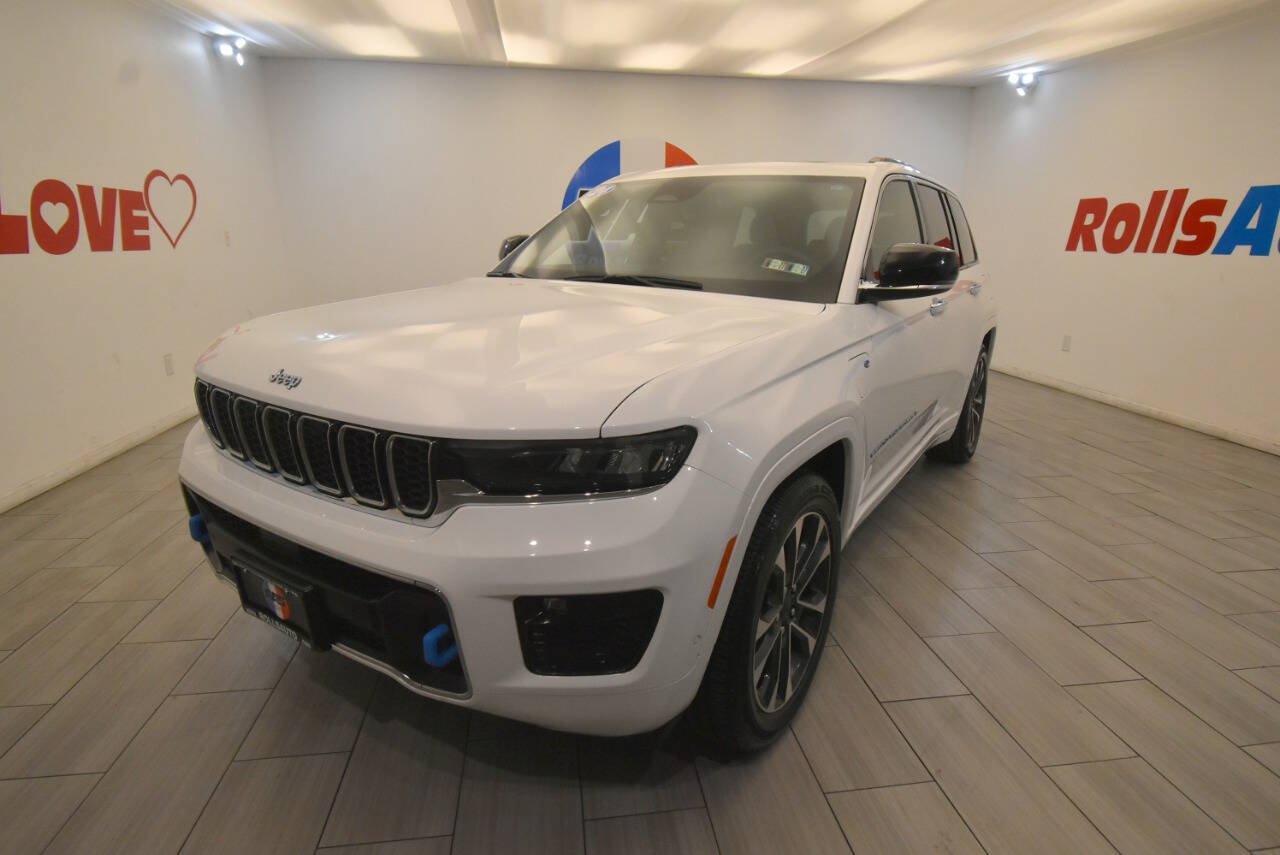 Used 2024 Jeep Grand Cherokee Overland w/ Trailer Tow Package AWD/4WD image 1