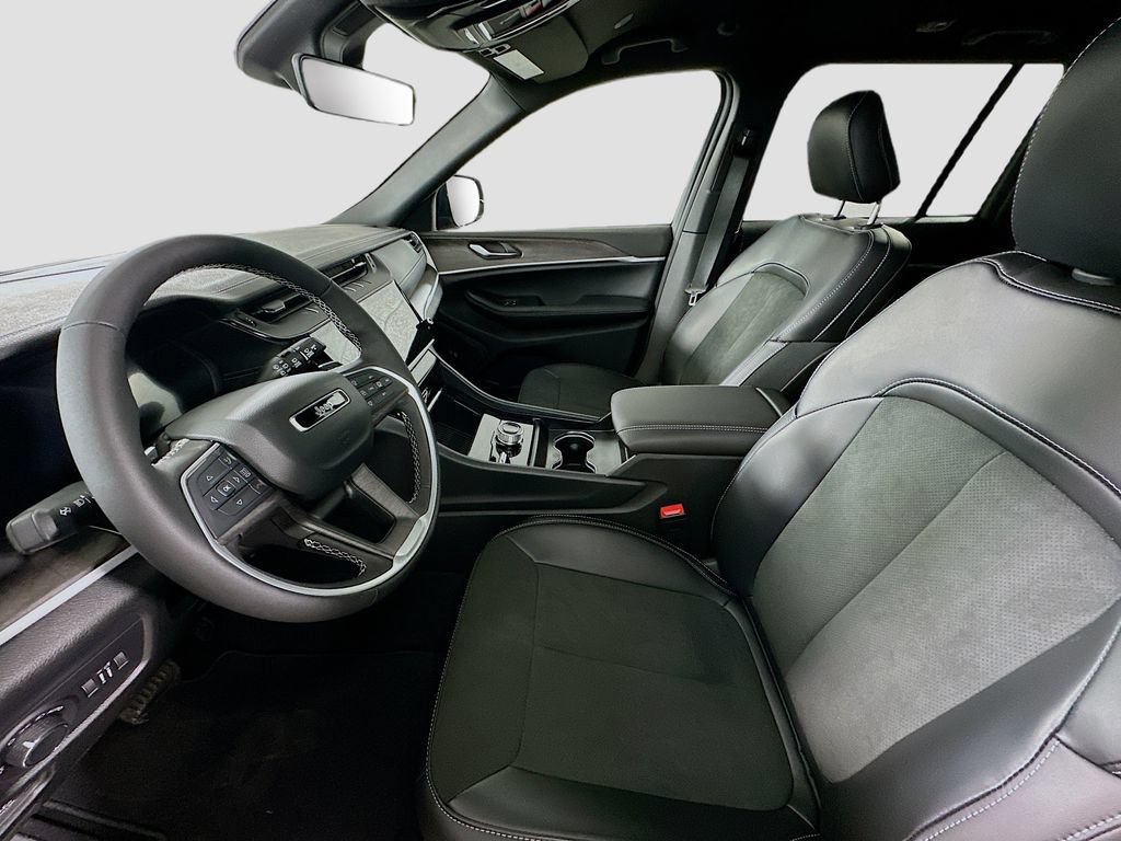 New 2026 Jeep Grand Cherokee Altitude AWD/4WD image 15