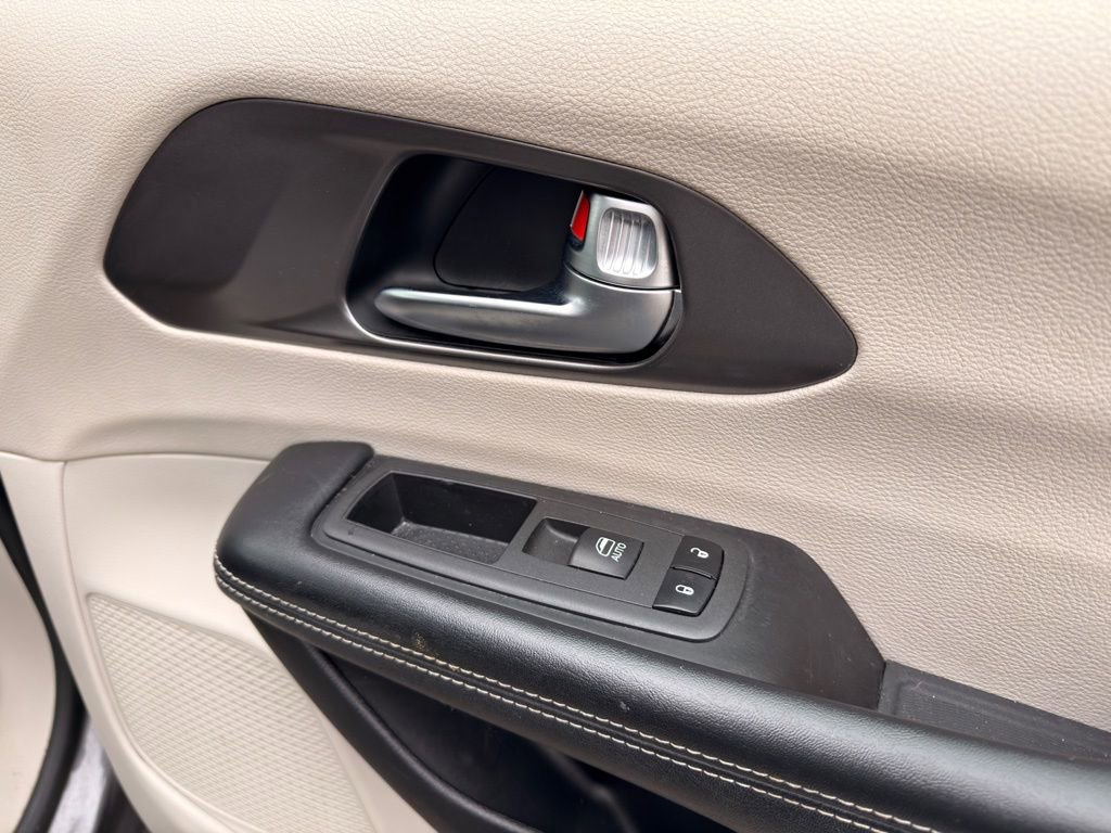 Used 2022 Chrysler Pacifica Touring-L image 44