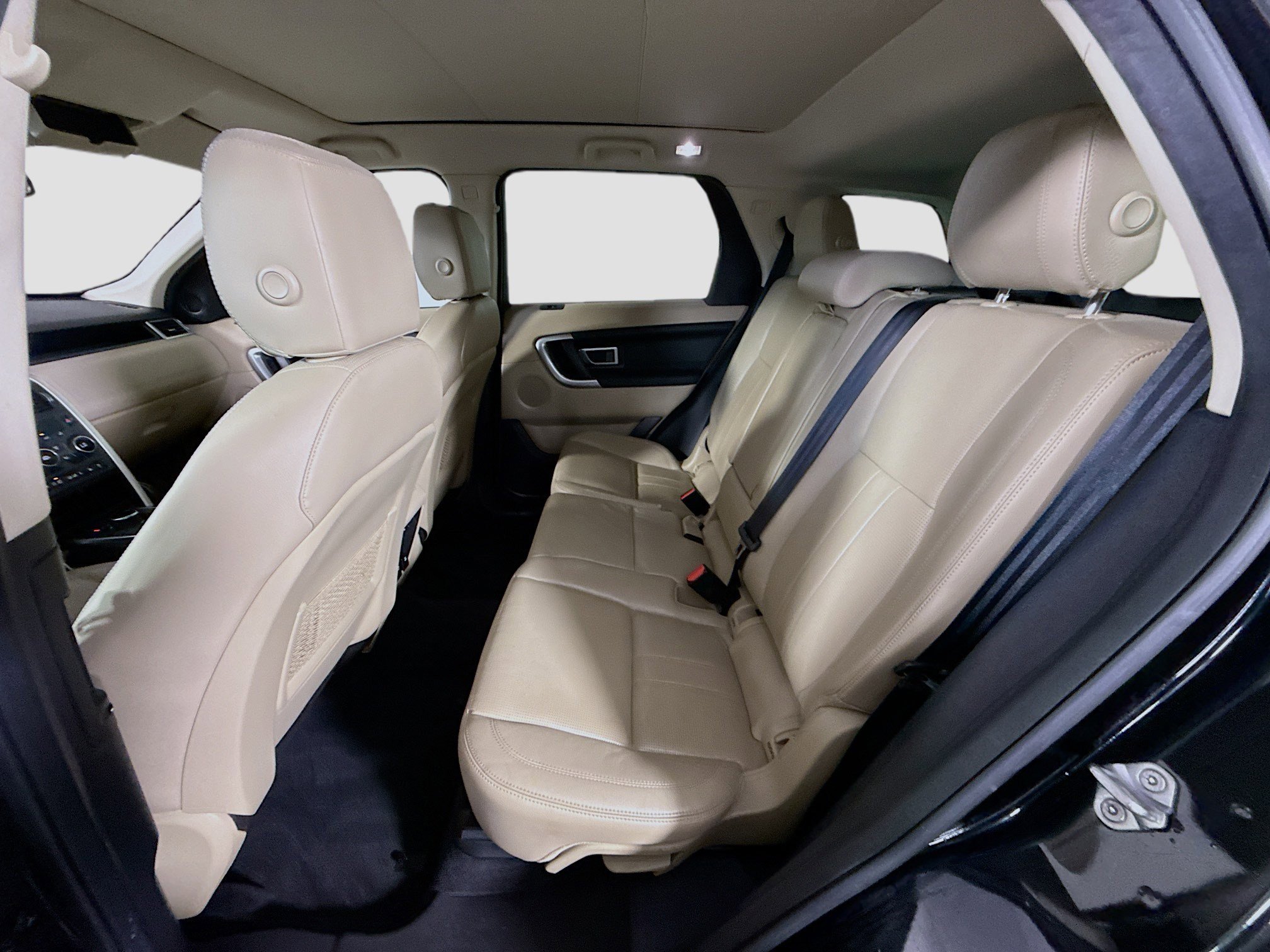 Used 2018 Land Rover Discovery Sport HSE image 25