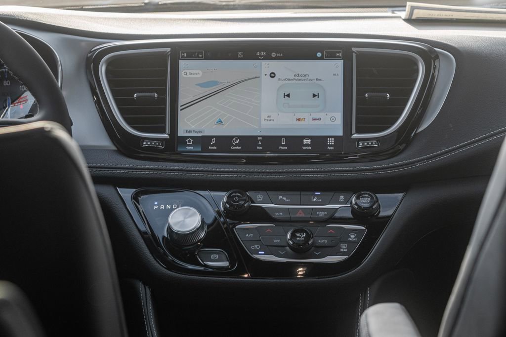 New 2026 Chrysler Pacifica Limited w/ S Appearance Package image 26