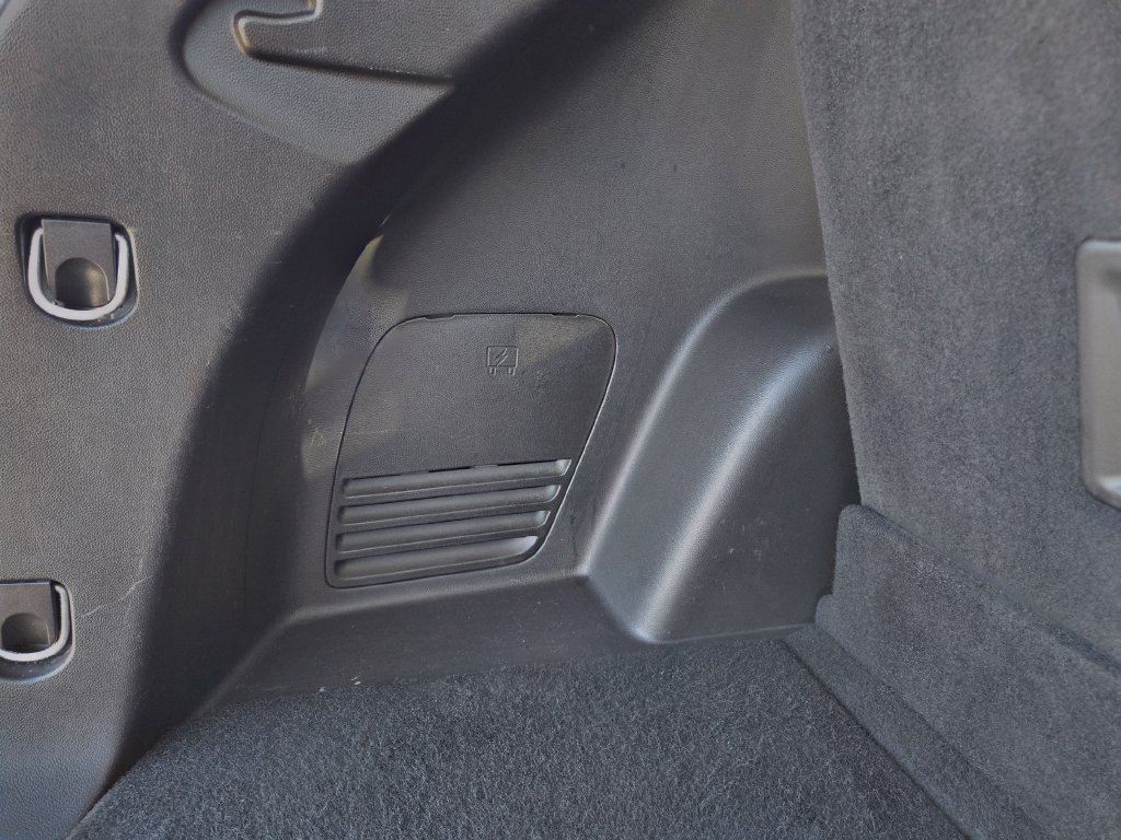Used 2020 Buick Enclave Premium w/ Sun and Sites Package FWD image 21