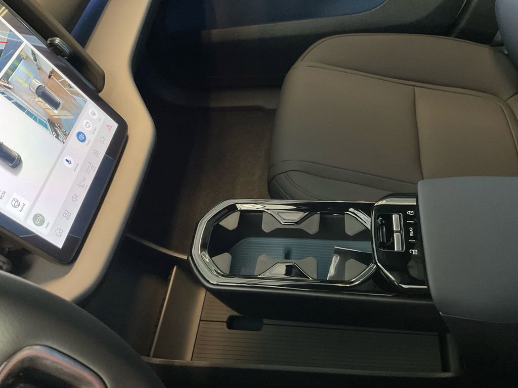 New 2026 Volvo EX30 Cross Country Ultra w/ Protection Package Premier image 31