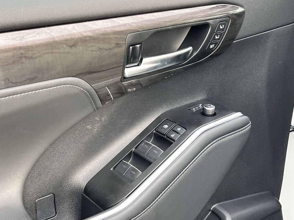 New 2026 Toyota Highlander Limited image 10
