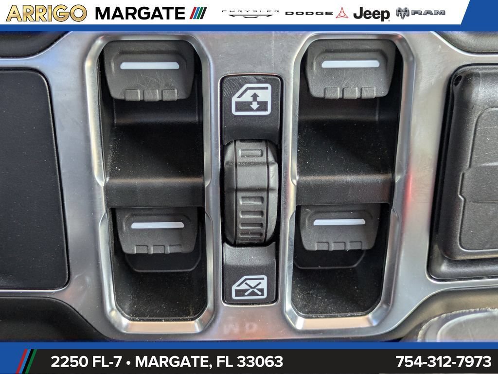 Used 2025 Jeep Wrangler Unlimited Sahara AWD/4WD image 24