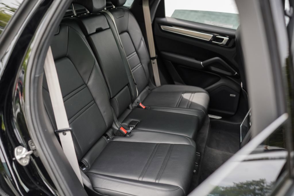 Used 2022 Porsche Cayenne Platinum Edition image 26
