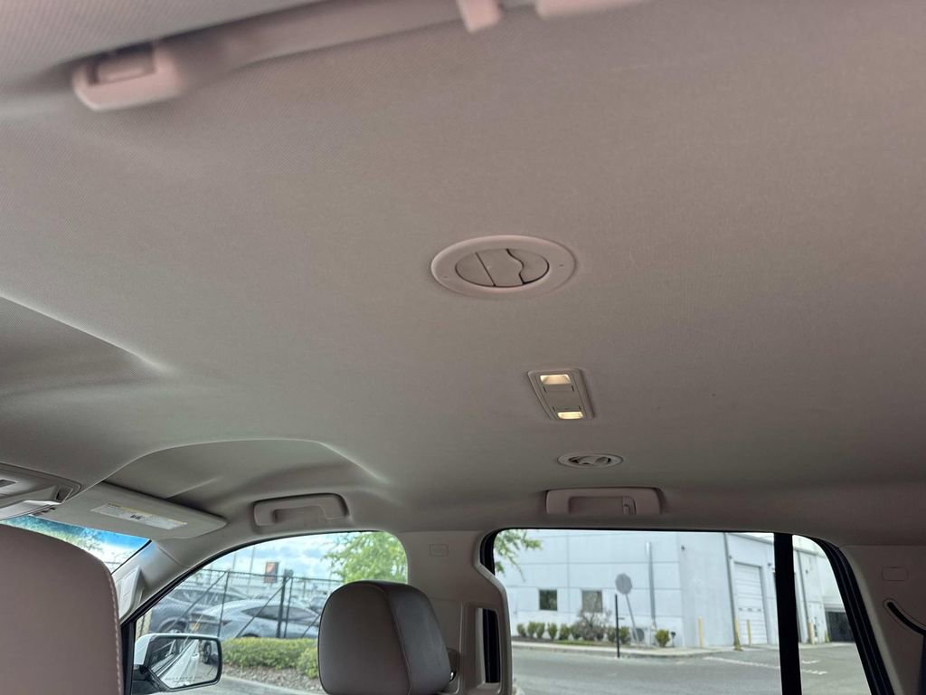 Used 2017 Chevrolet Tahoe LT w/ Luxury Package AWD/4WD image 19