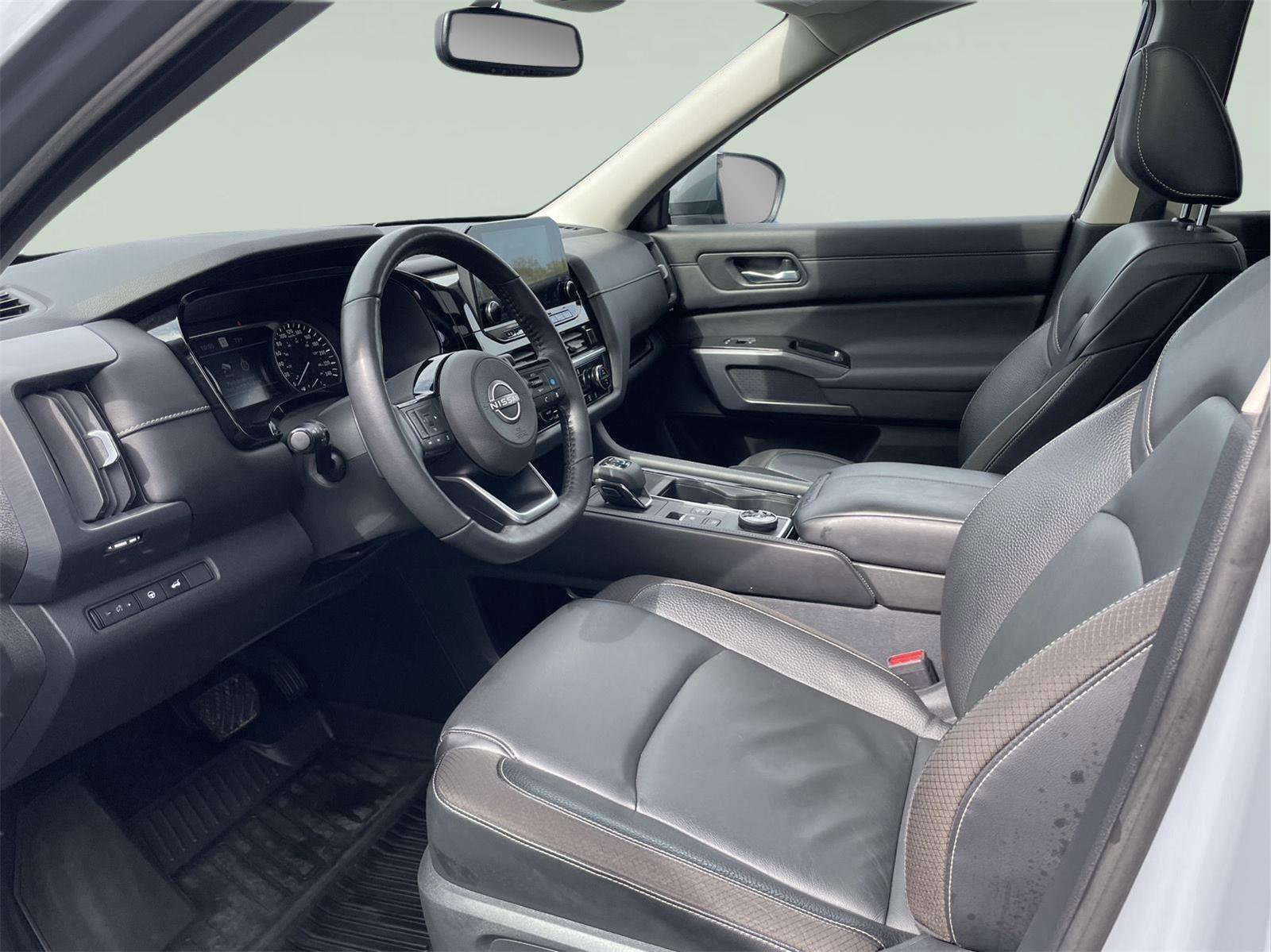 Used 2022 Nissan Pathfinder SL AWD/4WD image 13