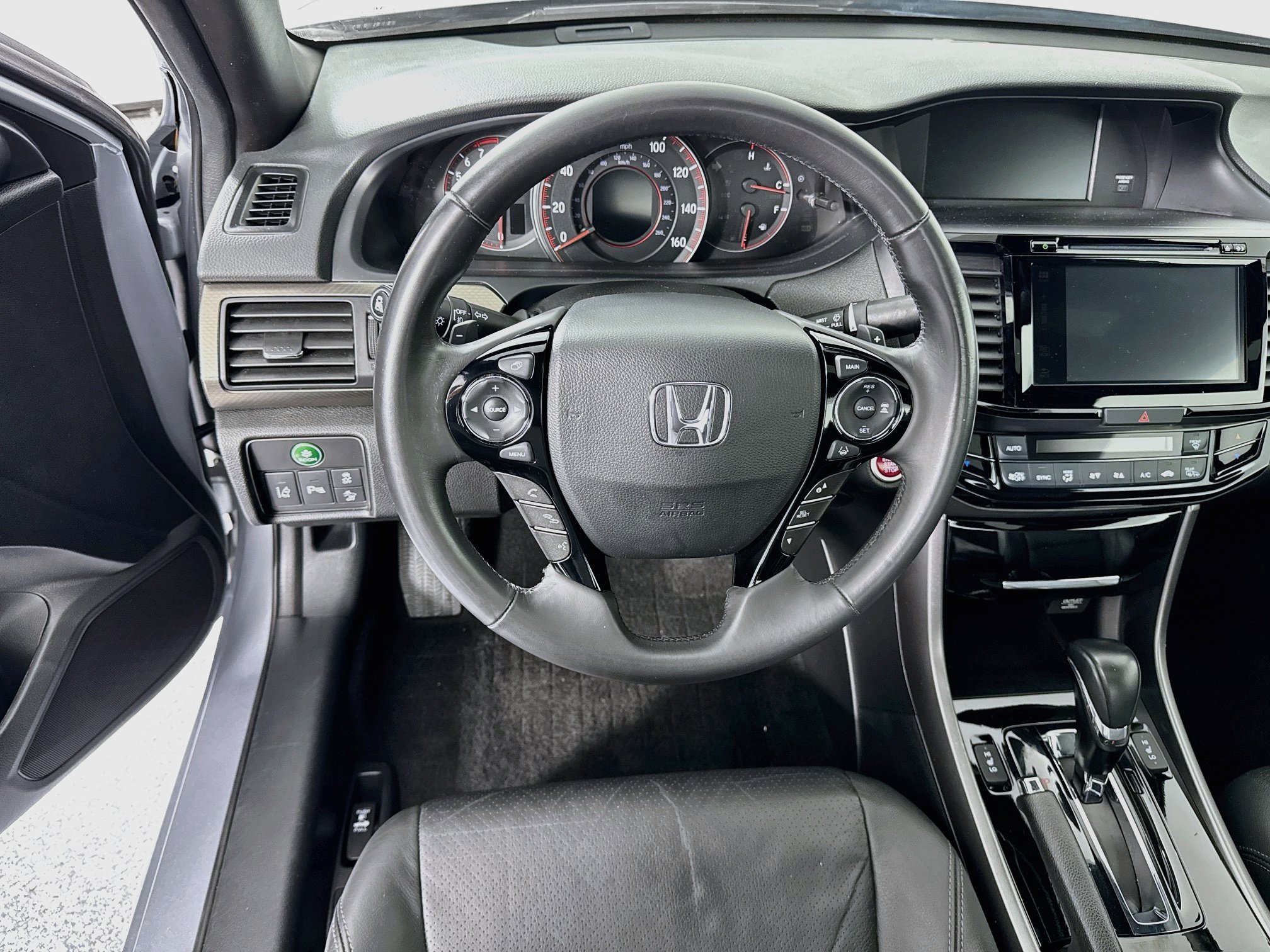 Used 2017 Honda Accord Touring image 23