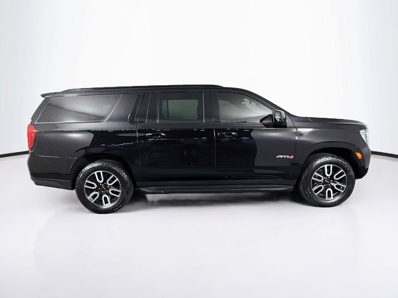 Used 2022 GMC Yukon XL AT4 AWD/4WD image 12