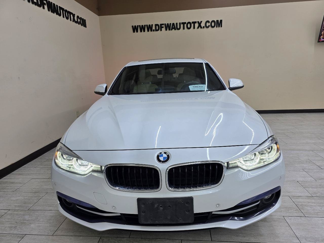 Used 2017 BMW 330i xDrive Sedan AWD/4WD image 3