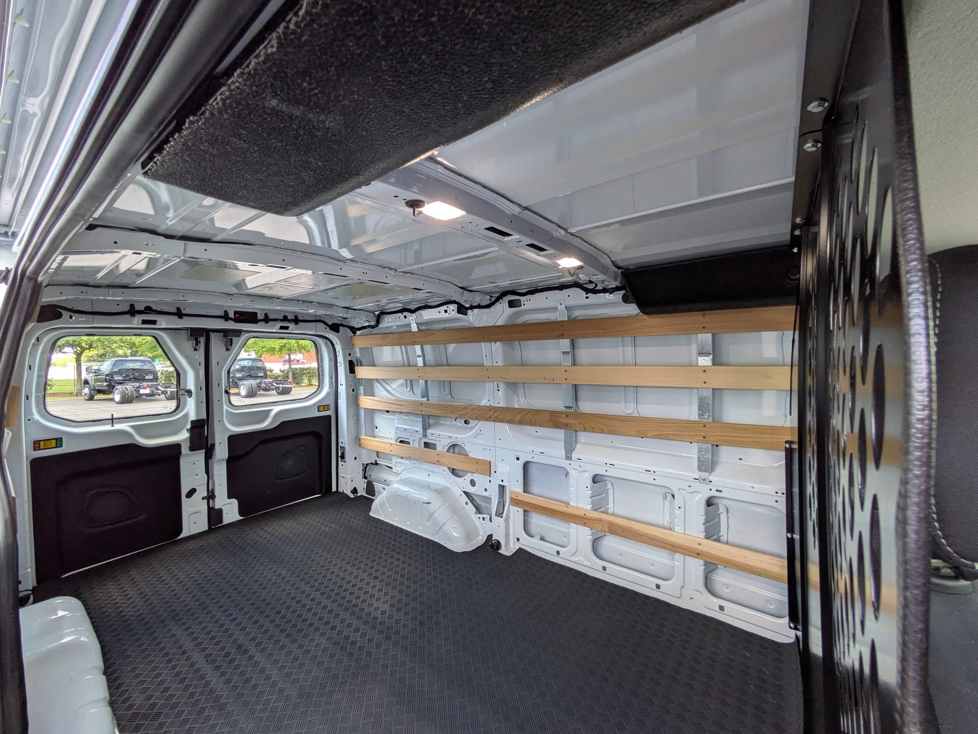 Used 2025 Ford Transit 250 Low Roof w/ Exterior Upgrade Package RWD image 18