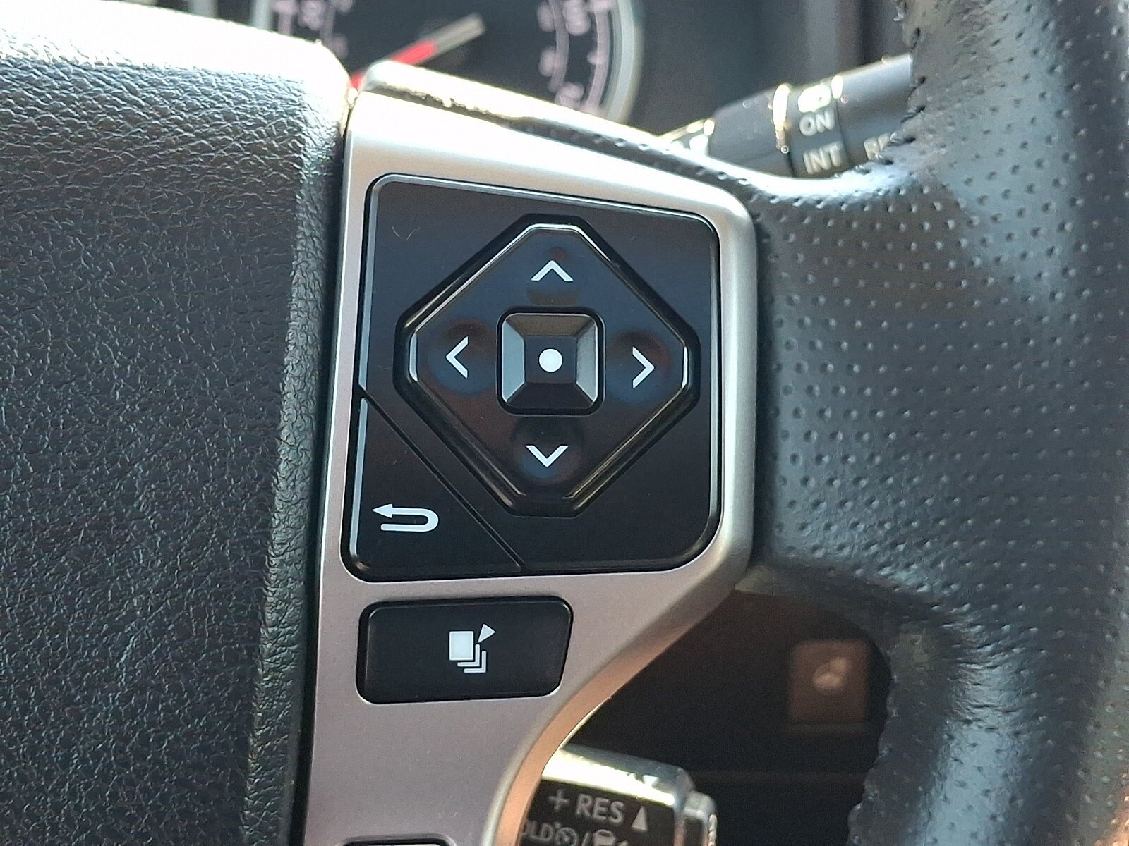 Used 2024 Toyota 4Runner Limited AWD/4WD image 23