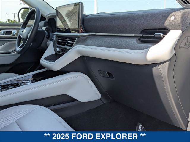 Used 2025 Ford Explorer Platinum w/ Ultimate Package RWD image 24