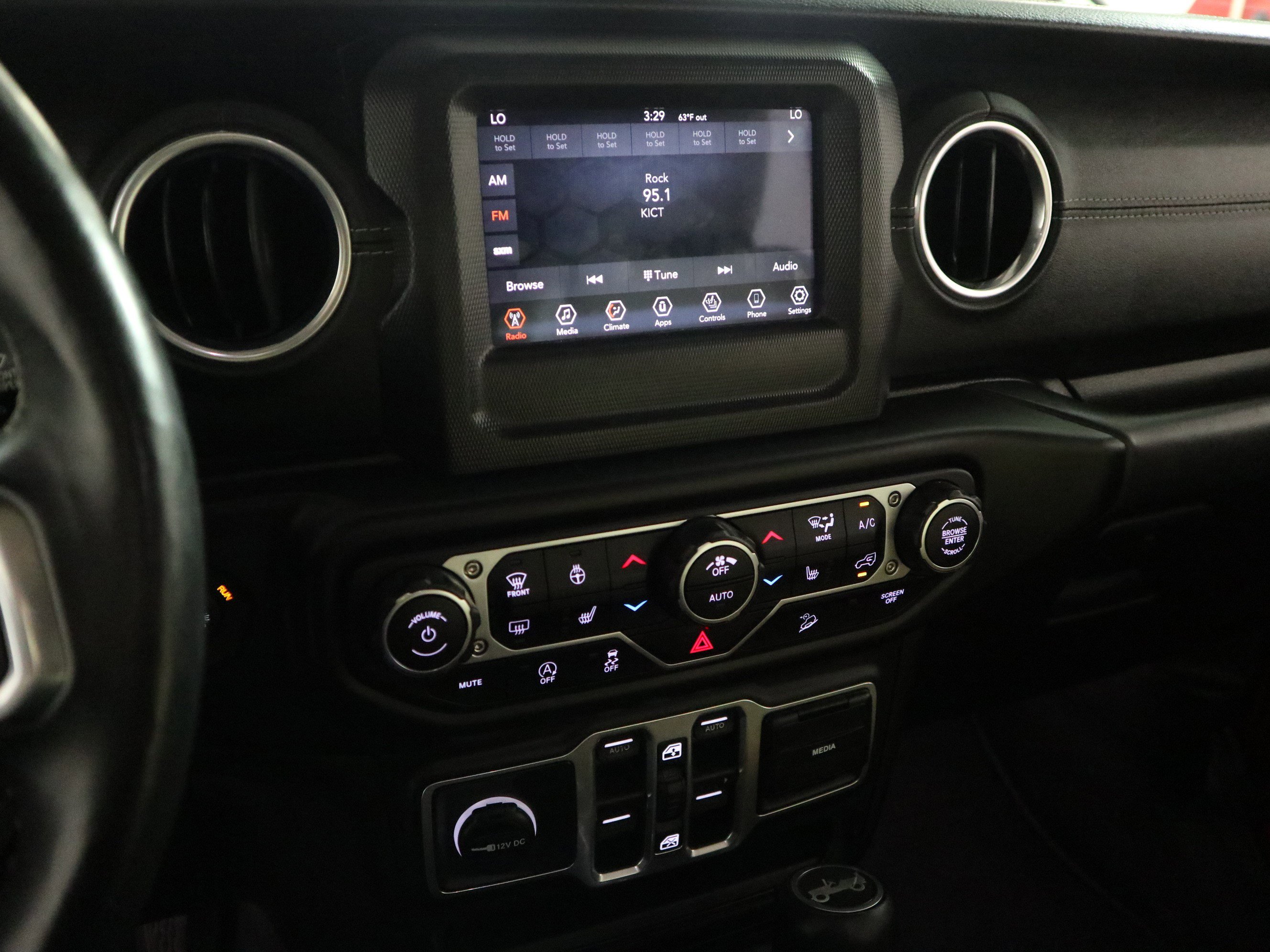 Used 2018 Jeep Wrangler Unlimited Sahara AWD/4WD image 21