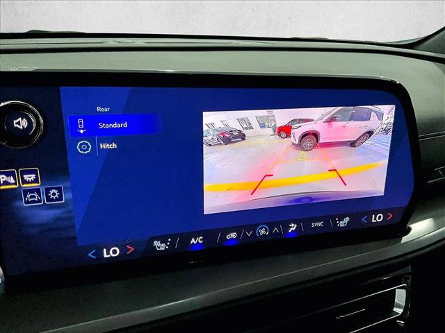 Used 2026 Chevrolet Traverse LT FWD image 23