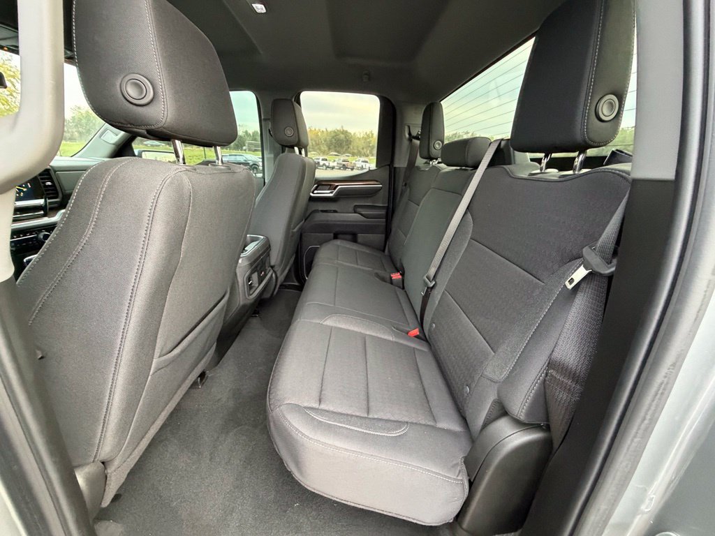 Used 2025 Chevrolet Silverado 1500 LT AWD/4WD image 4