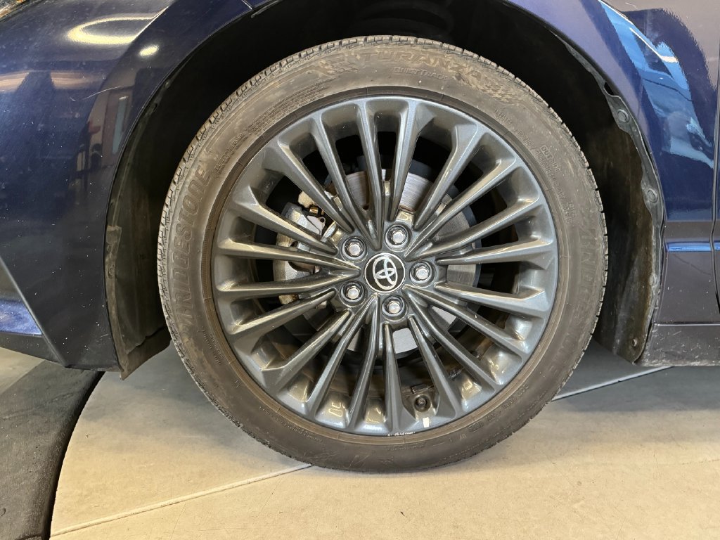 Used 2021 Toyota Avalon XSE FWD image 26