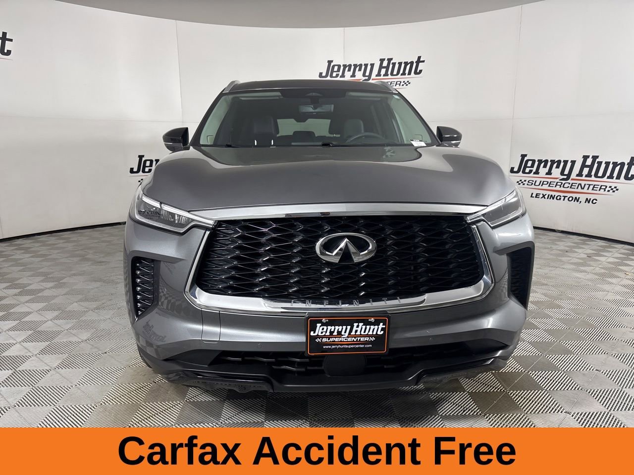 Used 2023 INFINITI QX60 Luxe w/ Vision Package image 3