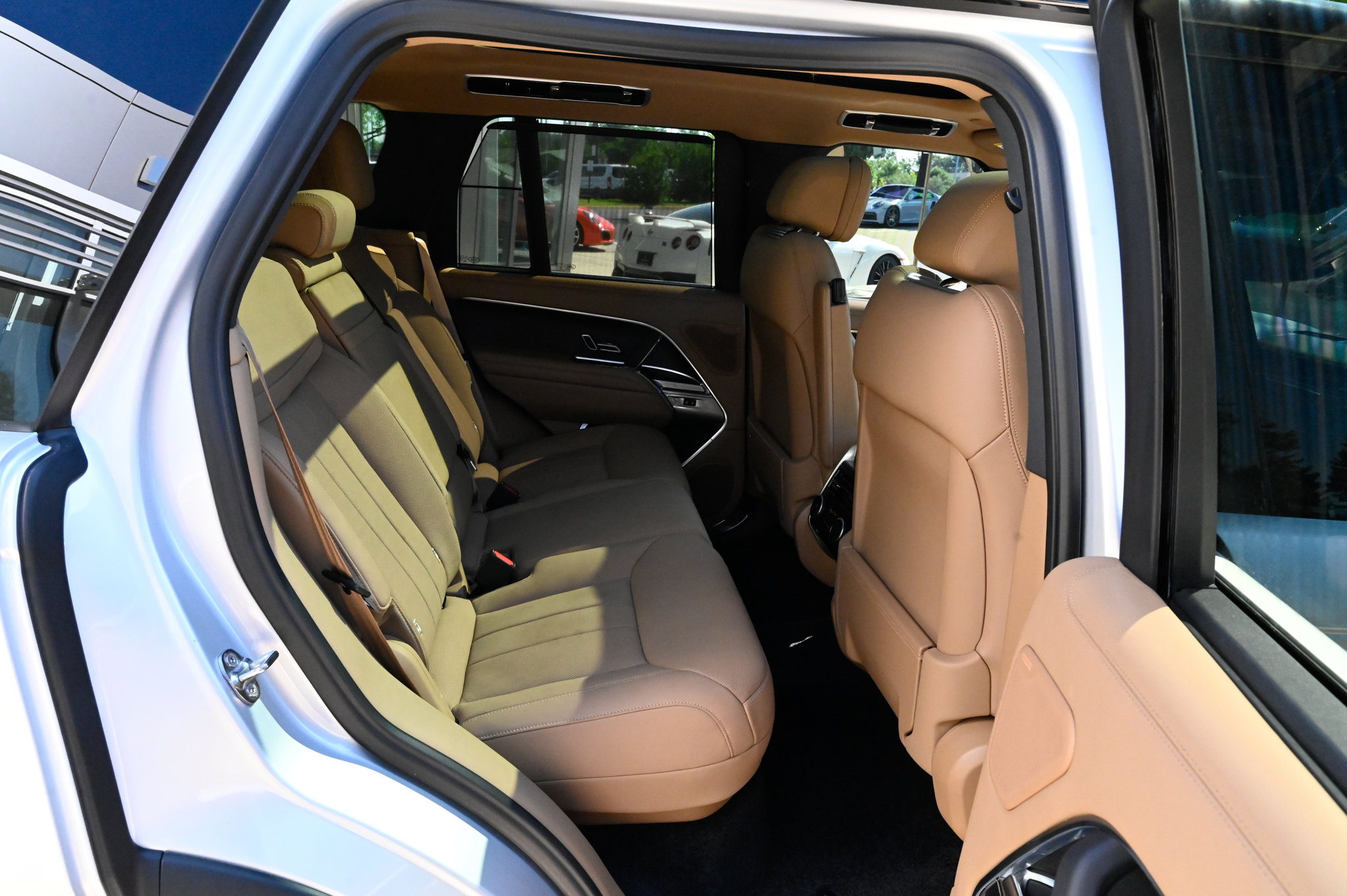 Used 2025 Land Rover Range Rover SE AWD/4WD image 45