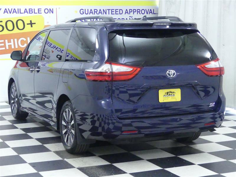 Used 2019 Toyota Sienna XLE w/ XLE Navigation Package image 4