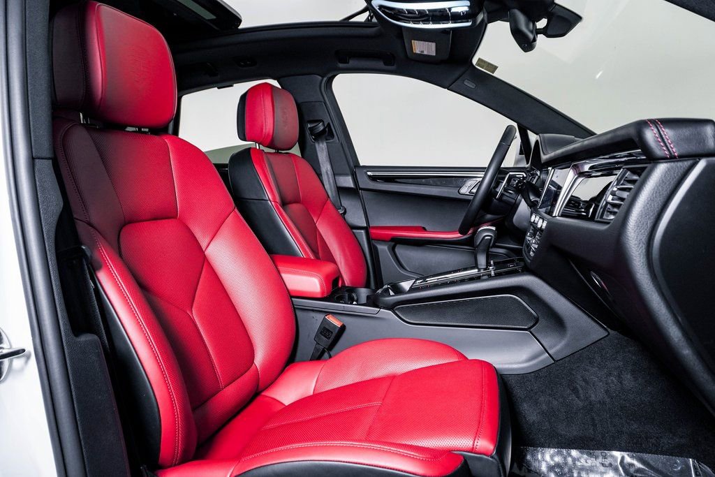 Certified 2025 Porsche Macan image 15