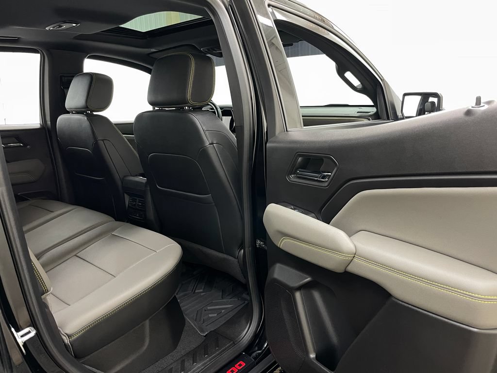Used 2024 Chevrolet Colorado ZR2 w/ ZR2 Convenience Package III AWD/4WD image 44