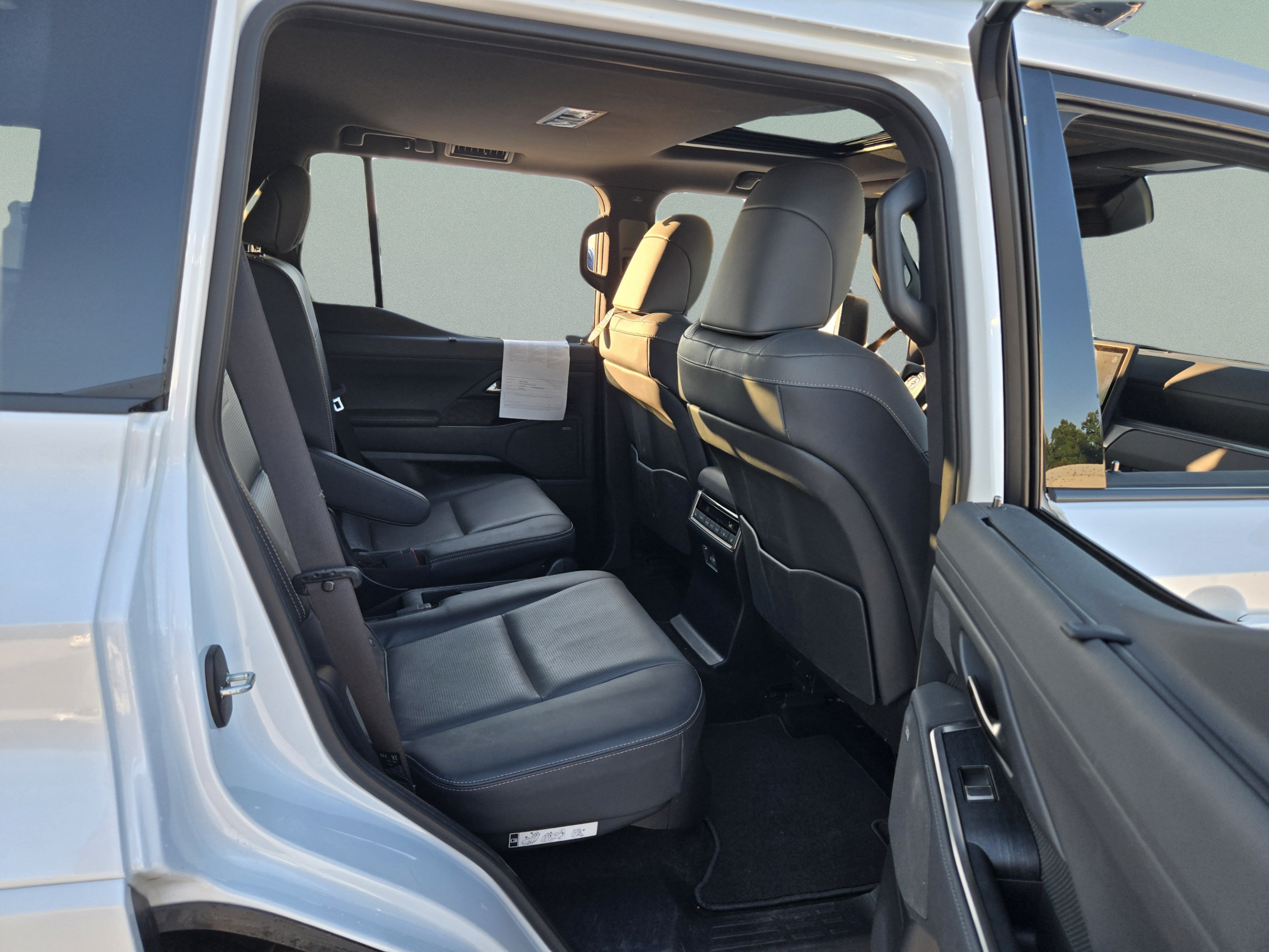 Used 2024 Lexus GX 550 w/ Cold Area Package AWD/4WD image 25