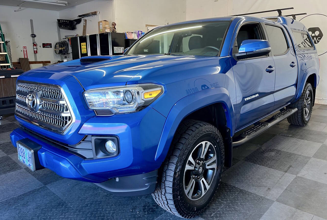 Used 2016 Toyota Tacoma TRD Sport image 8