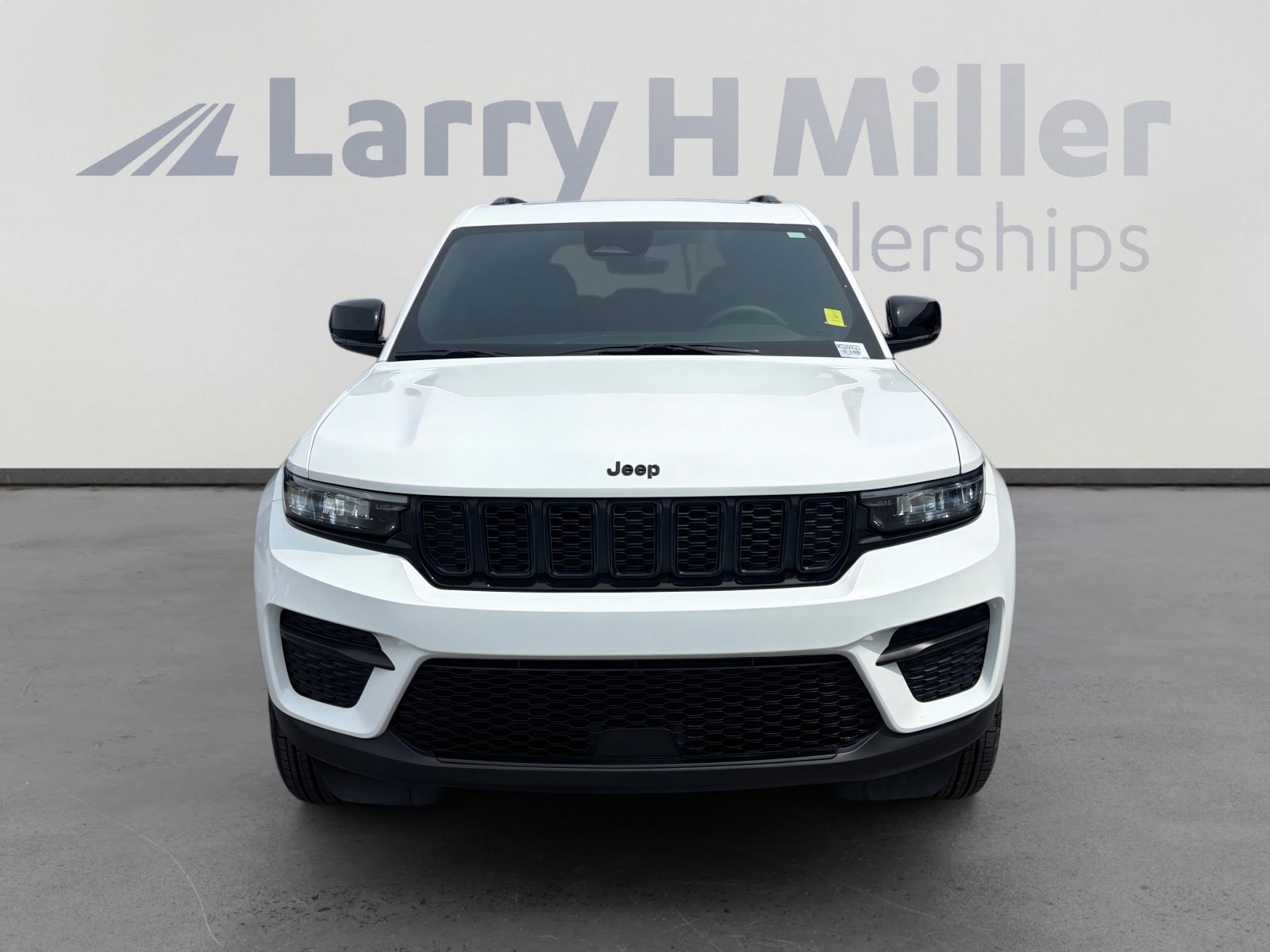 Used 2025 Jeep Grand Cherokee Altitude image 8