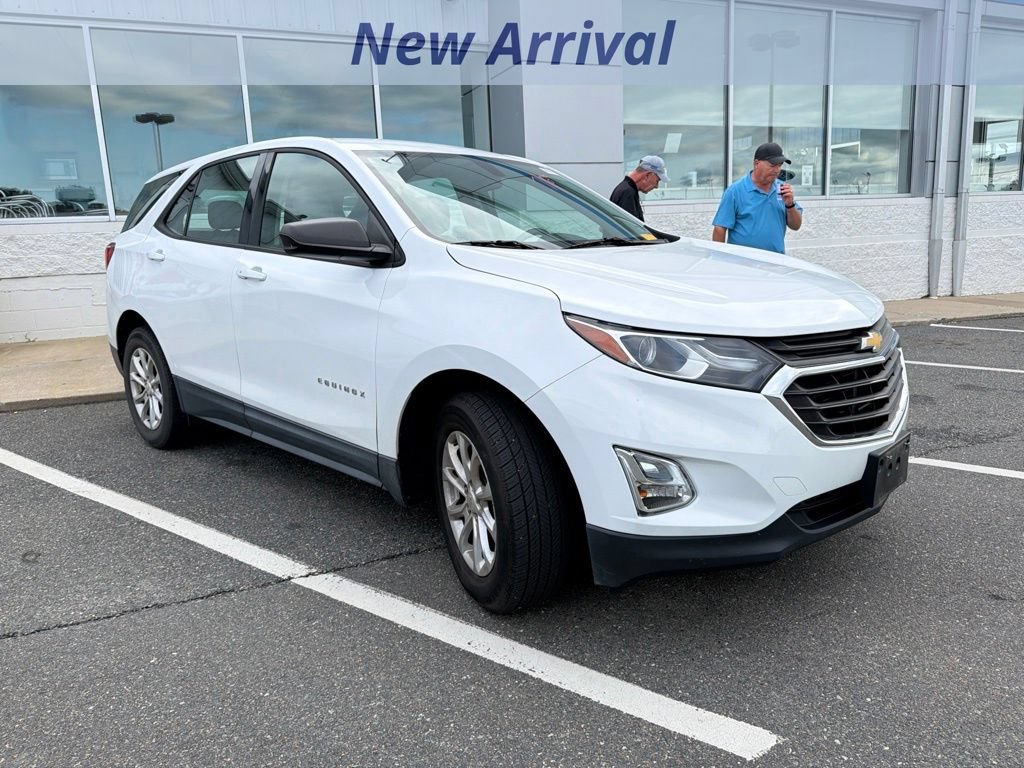 Used 2018 Chevrolet Equinox LS AWD/4WD image 2