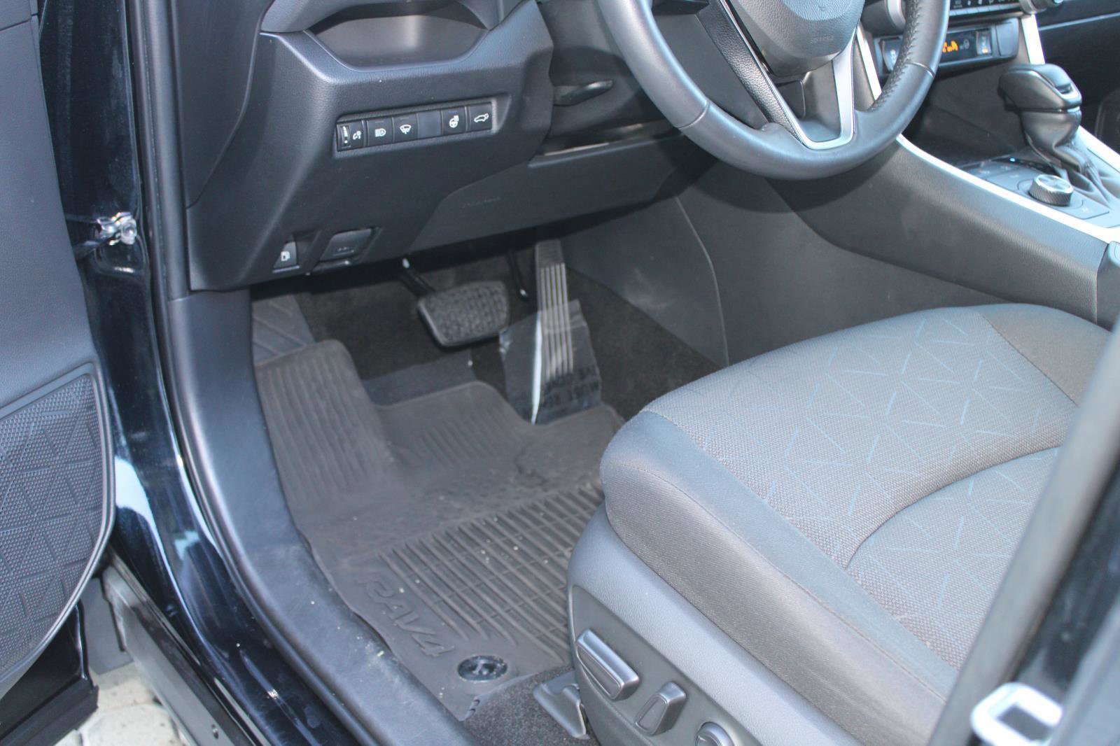 Used 2021 Toyota RAV4 AWD Hybrid image 45