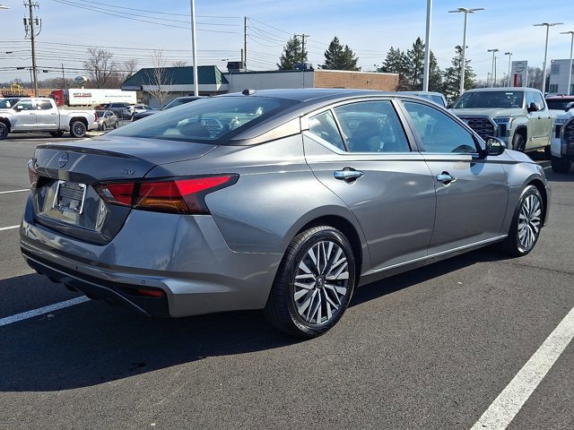 Used 2024 Nissan Altima 2.5 SV image 6